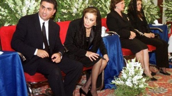 انتحر حزنا على اوضاع ايران 