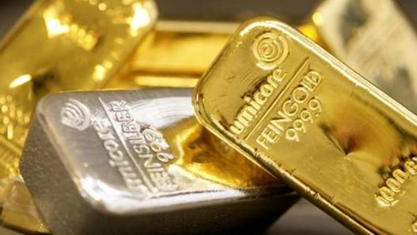 تعتبر حركة الشراء على المصاغ الذهبي في السوق المحلية متوسطة تعتبر حركة الشراء على المصاغ الذهبي في السوق المحلية متوسطة