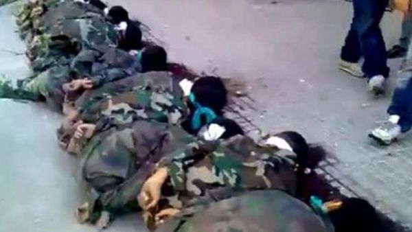 معارضون مسلحون يعدمون 20 عسكريا بحلب 