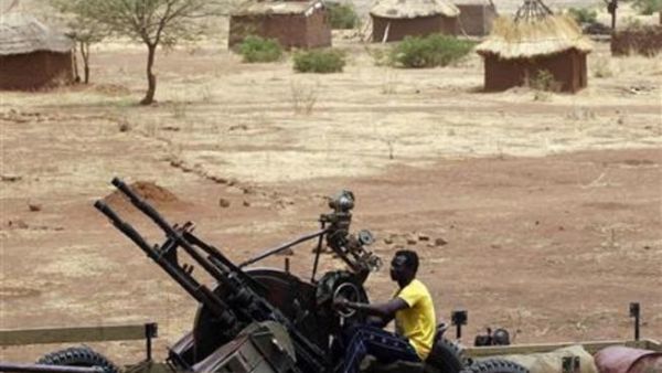 مقاتل من الجيش الشعبي لتحرير السودان على سلاح مضاد للطائرات في جنوب كردفان 
 مقاتل من الجيش الشعبي لتحرير السودان على سلاح مضاد للطائرات في جنوب كردفان