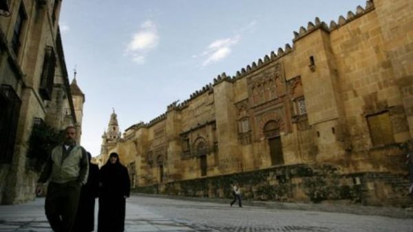 استغل عددا من المغاربة الفرصة لشراء إقامات سياحية وشقق على الشاطئ المتوسطي في جنوب إسبانيا
