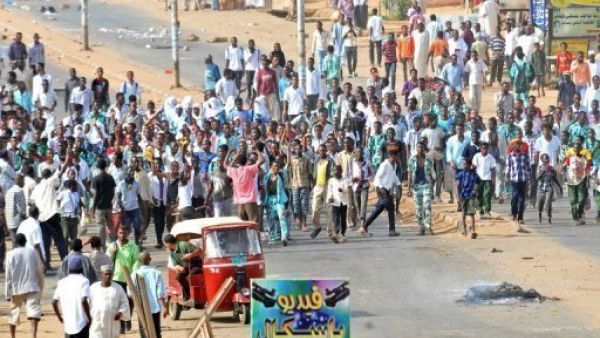 متظاهرون في الخرطوم