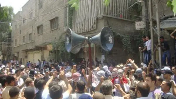 متظاهرون مناهضون للحكومة في دمشق
