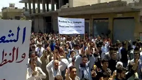 لقطة من فيديو بثه ناشطون على موقع يوتيوب لتظاهرة ضد النظام السوري
