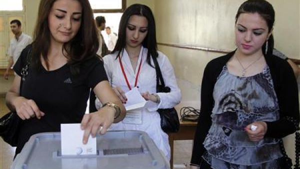 نساء تدلي باصواتها في الانتخابات البرلمانية السورية 
 نساء تدلي باصواتها في الانتخابات البرلمانية السورية