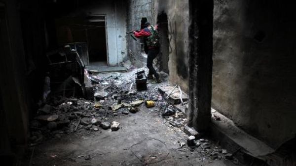 مقاتل معارض في دير الزور
