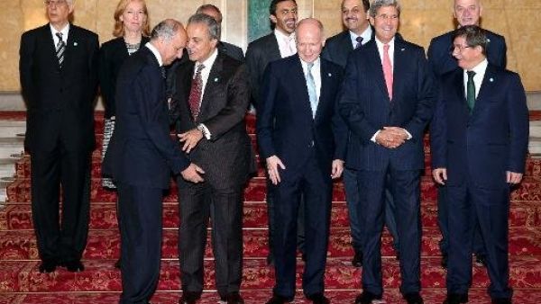 ممثلو دول اصدقاء سوريا في لقطة تذكارية في لندن 
