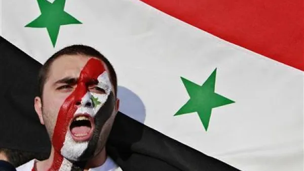سوري مقيم في الاردن خلال مظاهرة مناهضة للرئيس بشار الاسد في عمان
