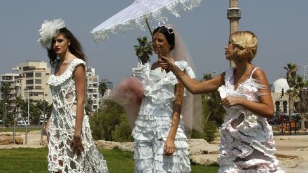 من ورق المرحاض