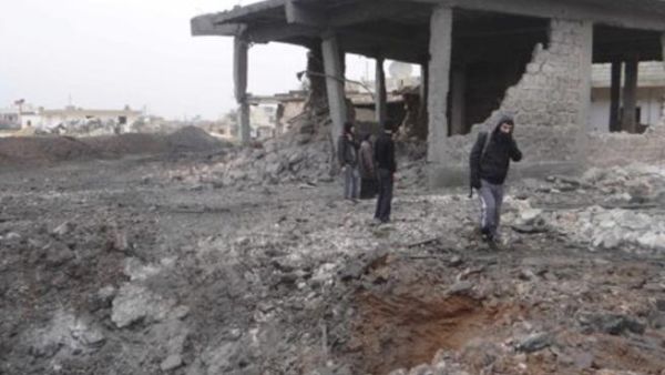 مقاتلون من المعارضة السورية قرب مطار تفتناز العسكري