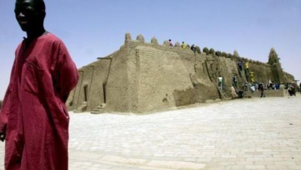 الاسلاميون يواصلون تدمير اضرحة اولياء مسلمين في تمبكتو 