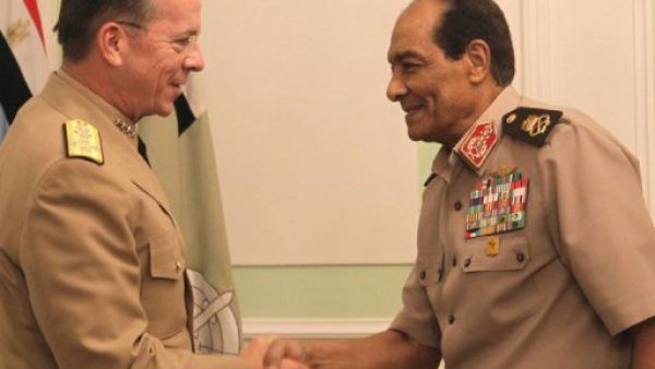 (طنطاوي كستقبلا الادميرال الاميركي مايك مولن في القاهرة 
