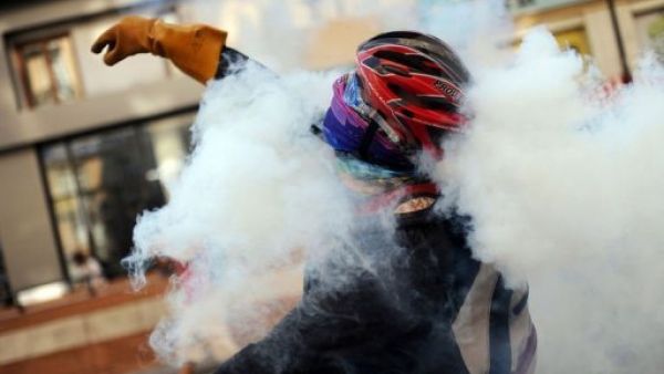 اطباء تركيا يدينون الاستخدام الكثيف للغاز المسيل للدموع 

