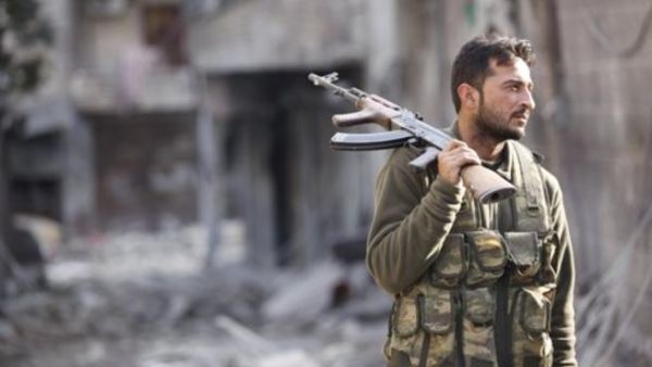 مقاتل من المعارضة