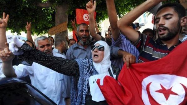 تونسيون يتظاهرون اليوم امام المحكمة المركزية في تونس اعتراضا على الفساد في القضاء
