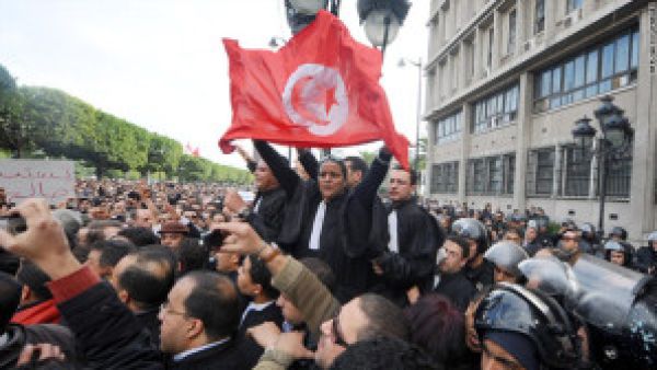 Protestors in Tunis called on the ruling Islamist Ennahda party to immediately resign Wednesday (Courtesy of AIM)