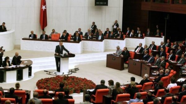 رئيس الوزراء التركي رجب طيب اردوغان متحدثا في البرلمان التركي 
