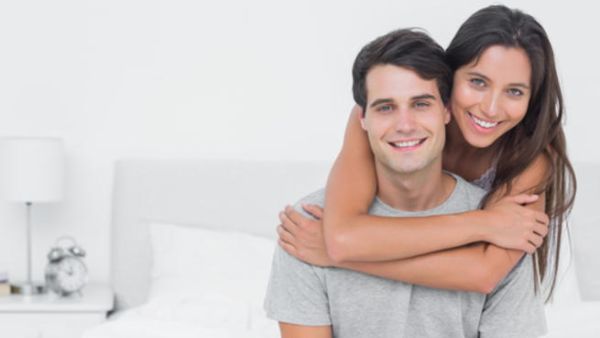 لمسات المرأة وتأثيرها السحري على الرجل