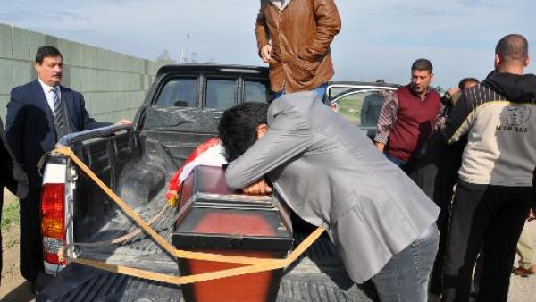 نقل جثمان الصحافي المستقل ياسر فيصل الجميلي الذي قتل في سوريا الى بلده العراق 
