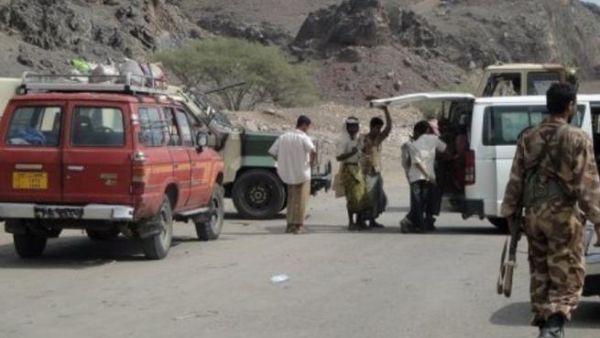 Bus drivers in Yemen complain of the 'organizers' who can be imposters and act violently Bus drivers in Yemen complain of the 'organizers' who can be imposters and act violently