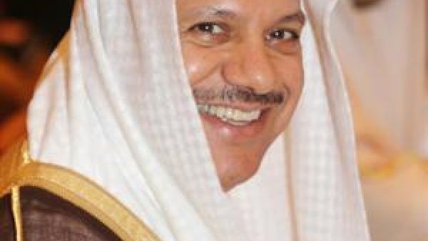 عبداللطيف الزياني الأمين العام لمجلس التعاون الخليجي يبتسم أثناء اجتماع في جدة بالسعودية 
