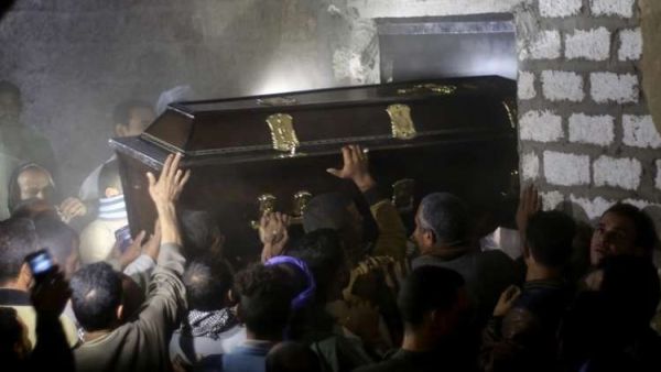 جنازة أحد ضحايا الهجوم على حافلة الأقباط في مصر