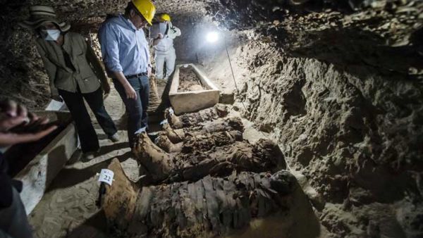 اكتشاف مقبرة أثرية تضم 28 مومياء وسط مصر

