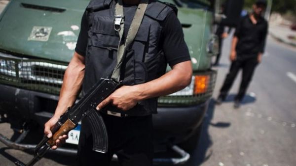 كلفت النيابة الأجهزة الأمنية بعمل التحريات حول الواقعة وضبط المتهم الهارب