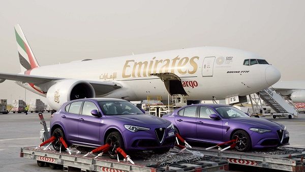 نقلت السيارتان، وهما من طراز ألفا روميو ستيلفيو كوادري فوليو وألفا روميو جوليا كوادري فوليو، على متن طائرة بوينج 777 مخصصة للشحن.