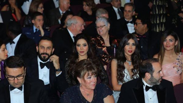 المصممة منال عجاج والنجم قصي خولي يخطفان الأضواء في هوليوود