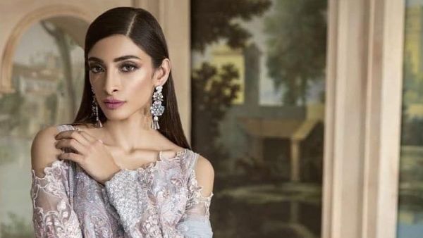 عارضة أزياء باكستانية تُنهي حياتها بسبب التنمر!