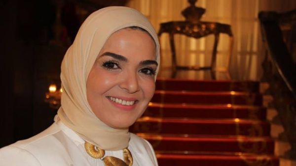  الفنانة منى عبدالغني