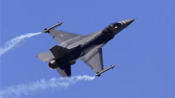 قبائل موالية للحوثيين اسقطوا الطائرة 