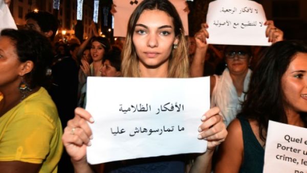 تبرئة مغربيتين تحاكمان بسبب ارتدائهما تنورة في سوق عامة
