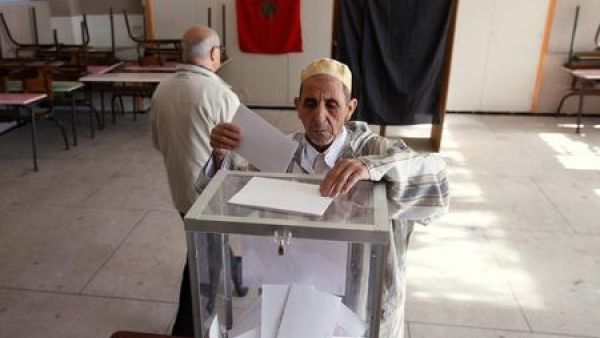 المغاربة يصوتون بانتخابات تمثل اختبارا للحزب الإسلامي الحاكم