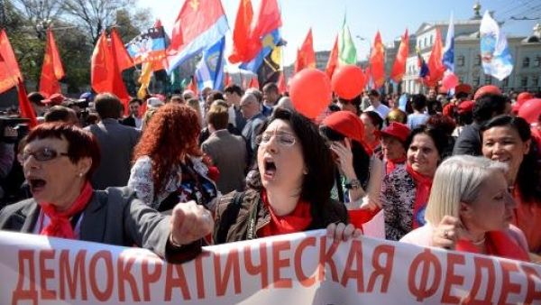 مئة ألف متظاهر في موسكو بمناسبة عيد العمال