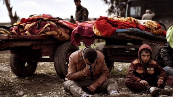 تطويق الموصل يزيد معاناة المدنيين مع عدم إمكانية إدخال الغداء وتناقص الإمدادات الطبية 