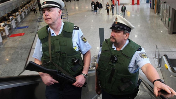 قالت الشرطة إن المسافرين لم يتعرضوا للخطر في أي وقت خلال الحادث 