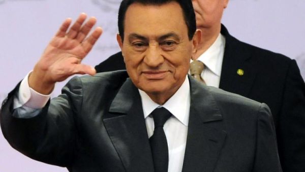 An Egyptian legal authority Monday ruled in favor of allowing the former president to retain his "privileges." (AFP/File)