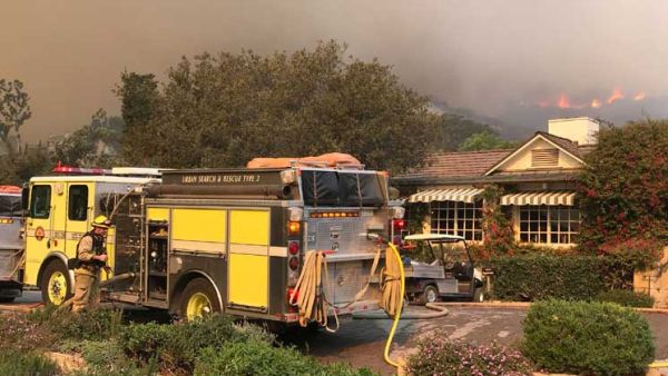 أحد العاملين في فريق الإطفاء قد توفي متأثرا بحروق واستنشاق الدخان يوم الخميس الماضي 