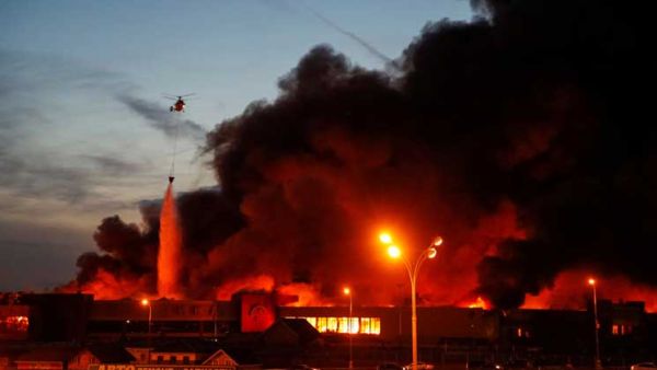 إجلاء 3 آلاف شخص جراء حريق في مركز تسوق في موسكو