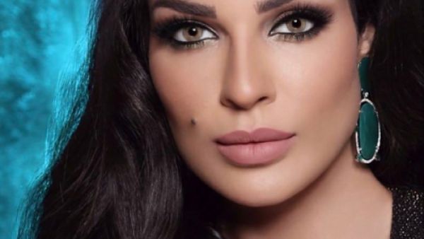 نادين نسيب نجيم تتصدر غلاف مجلة "لها" نادين نسيب نجيم تتصدر غلاف مجلة "لها"
