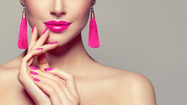 المناكير الزهري لدعم التوعية ضد سرطان الثدي