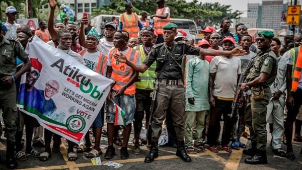 مقتل عدد من أنصار الرئيس النيجيري في تجمع انتخابي