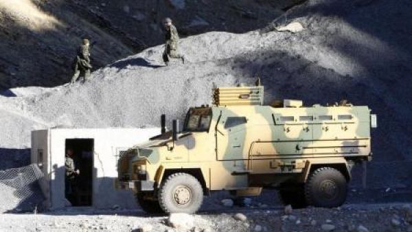 جنود أتراك قرب الحدود التركية مع العراق
