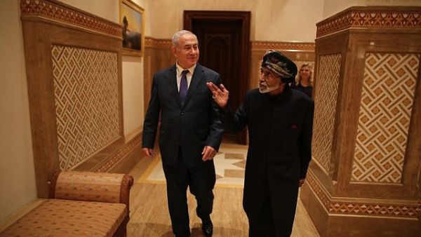 قاسمي: الزيارة جاءت بضغط أمريكي على السلطنة