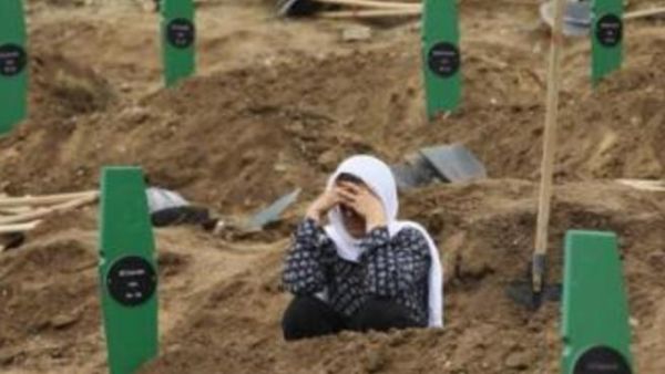 خبراء الطب الشرعي، يكشفون عما قد يكون اكبر قبر جماعي لضحايا التطهير العرقي في البوسنة