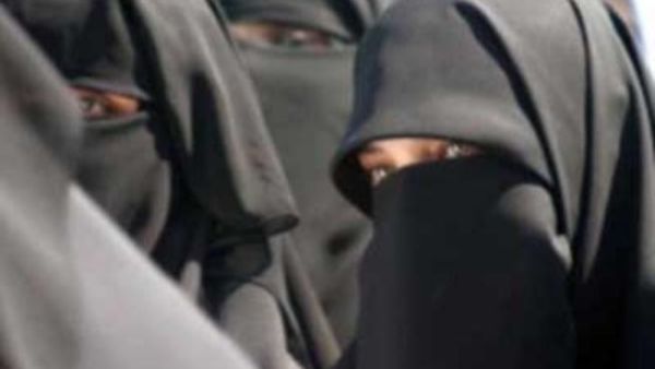 سيدات منقبات