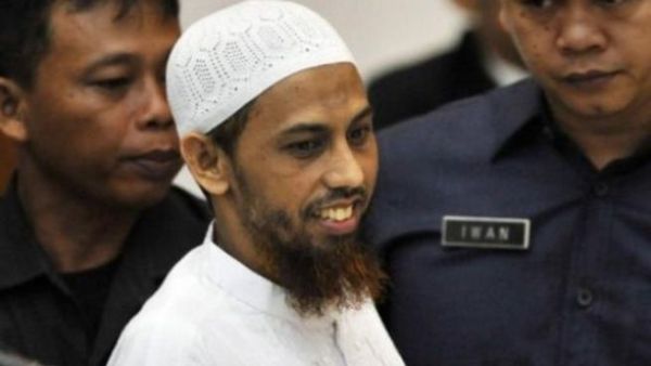 عمر باتيك (45 سنة) "خبير في الدمار" وينتمي الى حركة الجماعة الاسلامية
