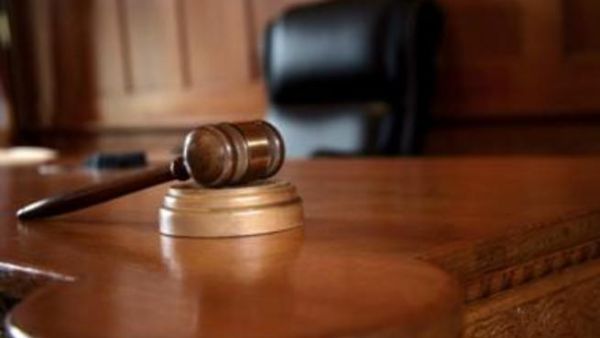 الوزير السابق البالغ من العمر 73 عاما يرقد في المستشفى منذ صدور حكم الادانة بحقه